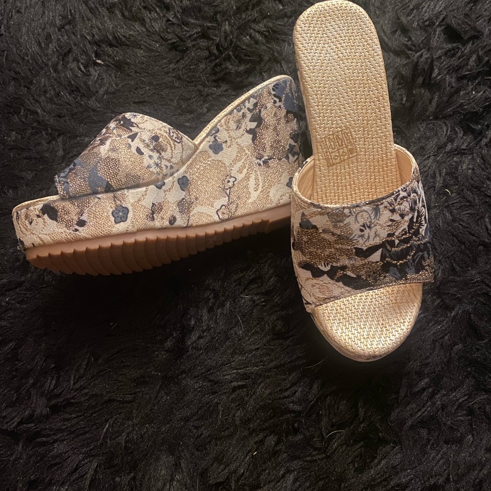 Floral Patterned Wedge Sandals